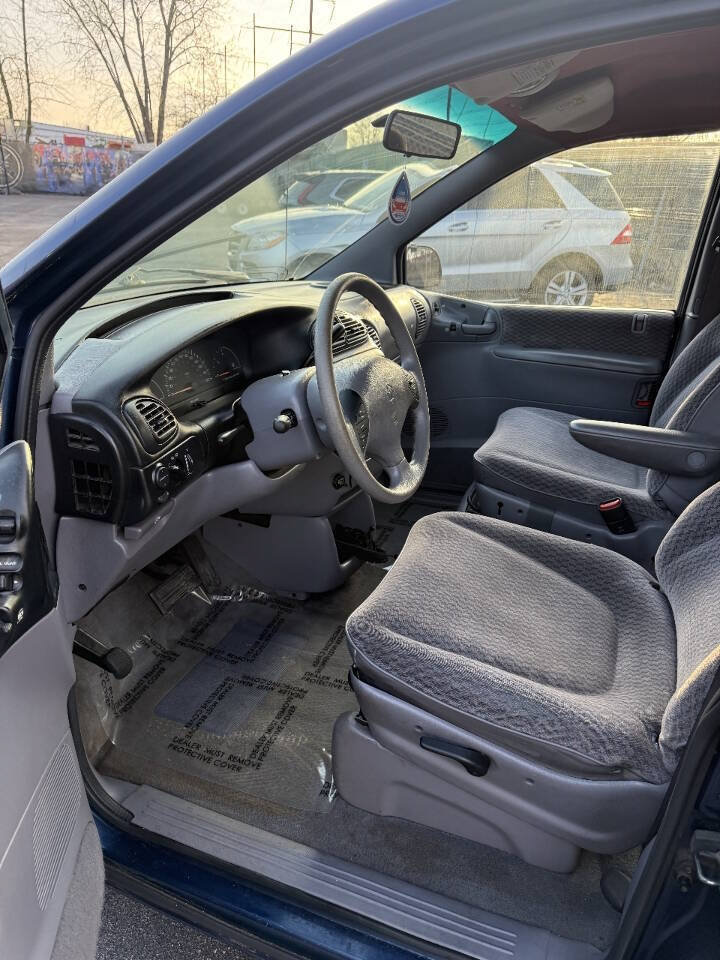 Used 2000 Plymouth Voyager FWD image 11