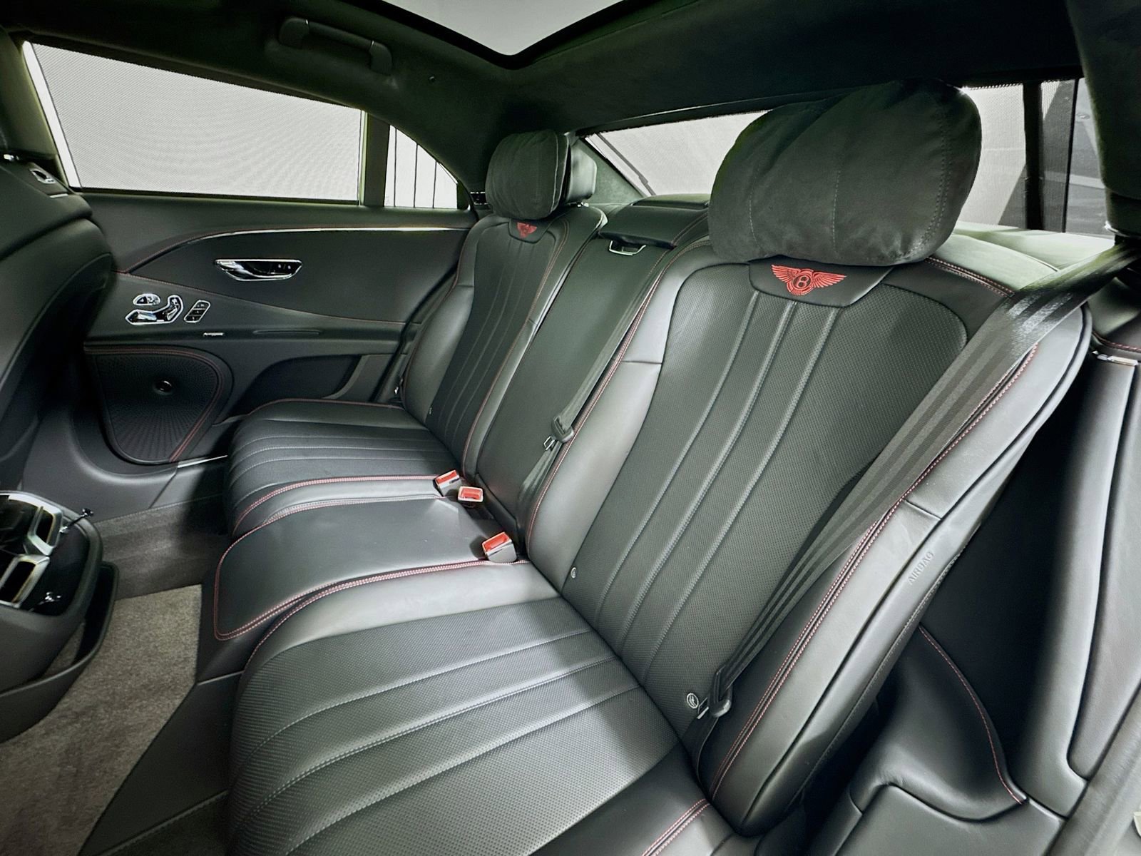 Used 2026 Bentley Flying Spur Plug-In Hybrid image 25