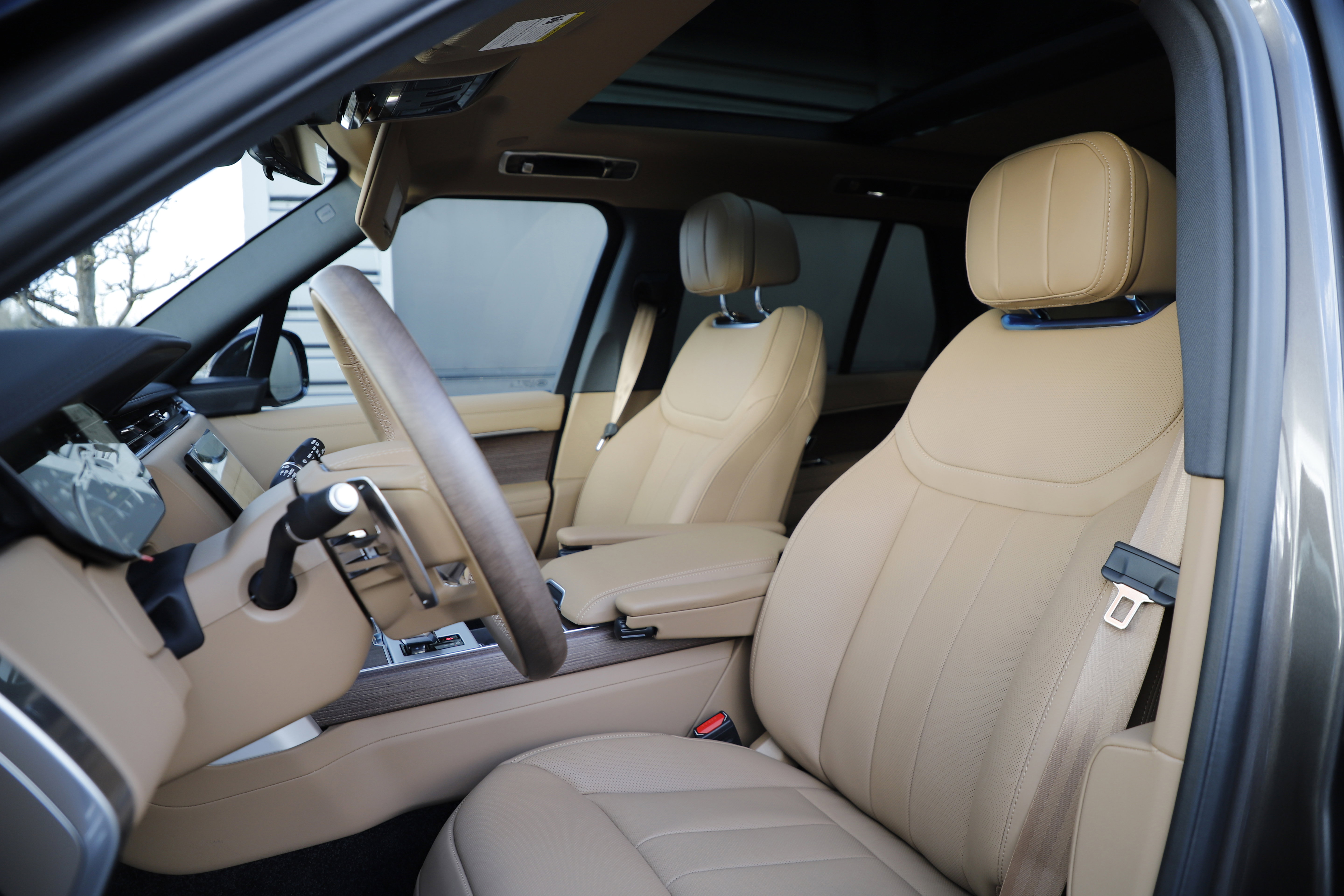 New 2026 Land Rover Range Rover SE image 17