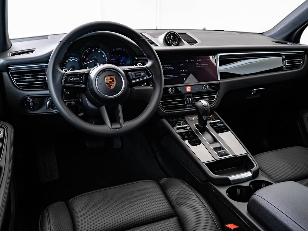 New 2026 Porsche Macan AWD/4WD image 4