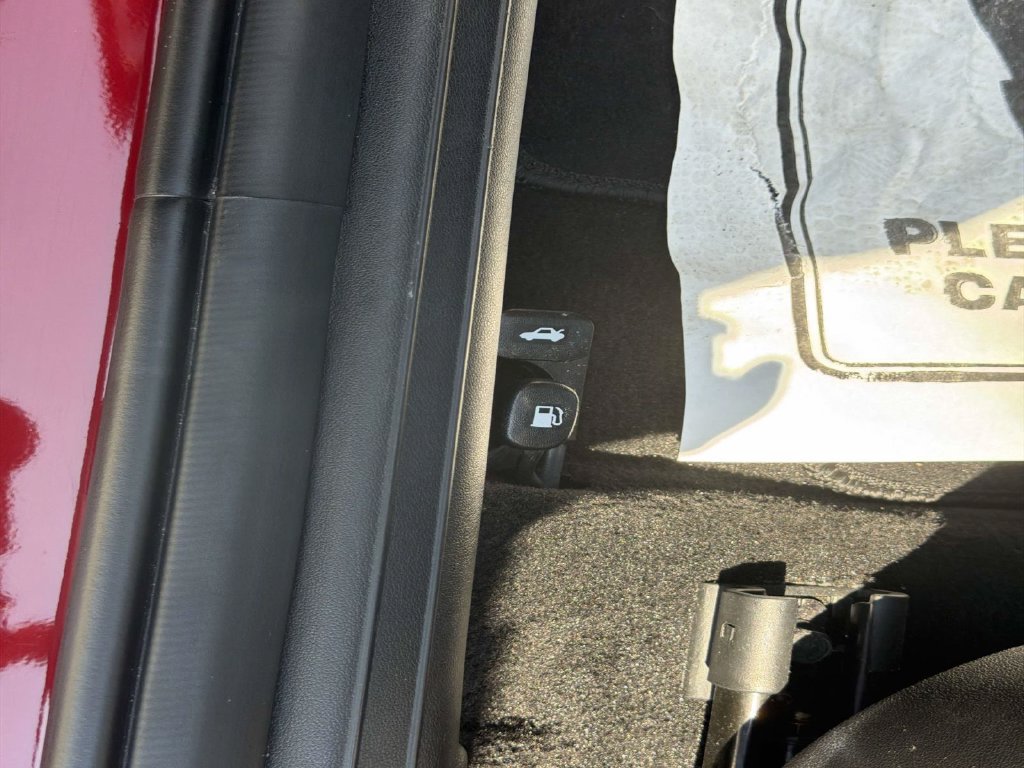 Used 2022 Hyundai Elantra Limited FWD image 23