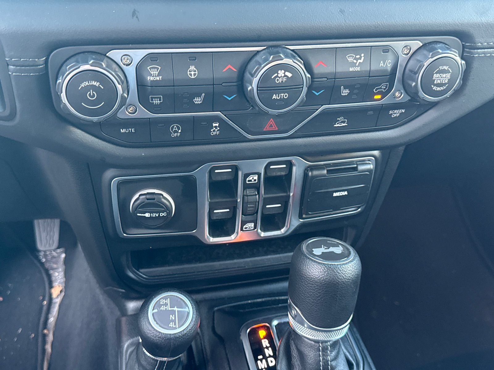 Used 2026 Jeep Wrangler Unlimited Sahara AWD/4WD image 28