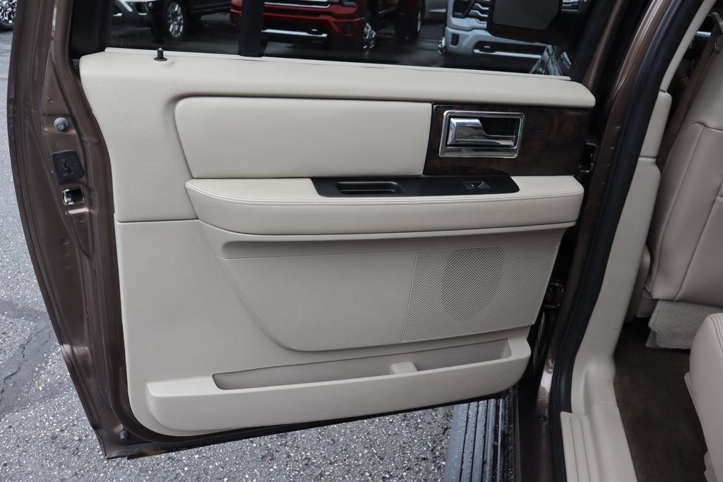 Used 2017 Lincoln Navigator L Select AWD/4WD image 36
