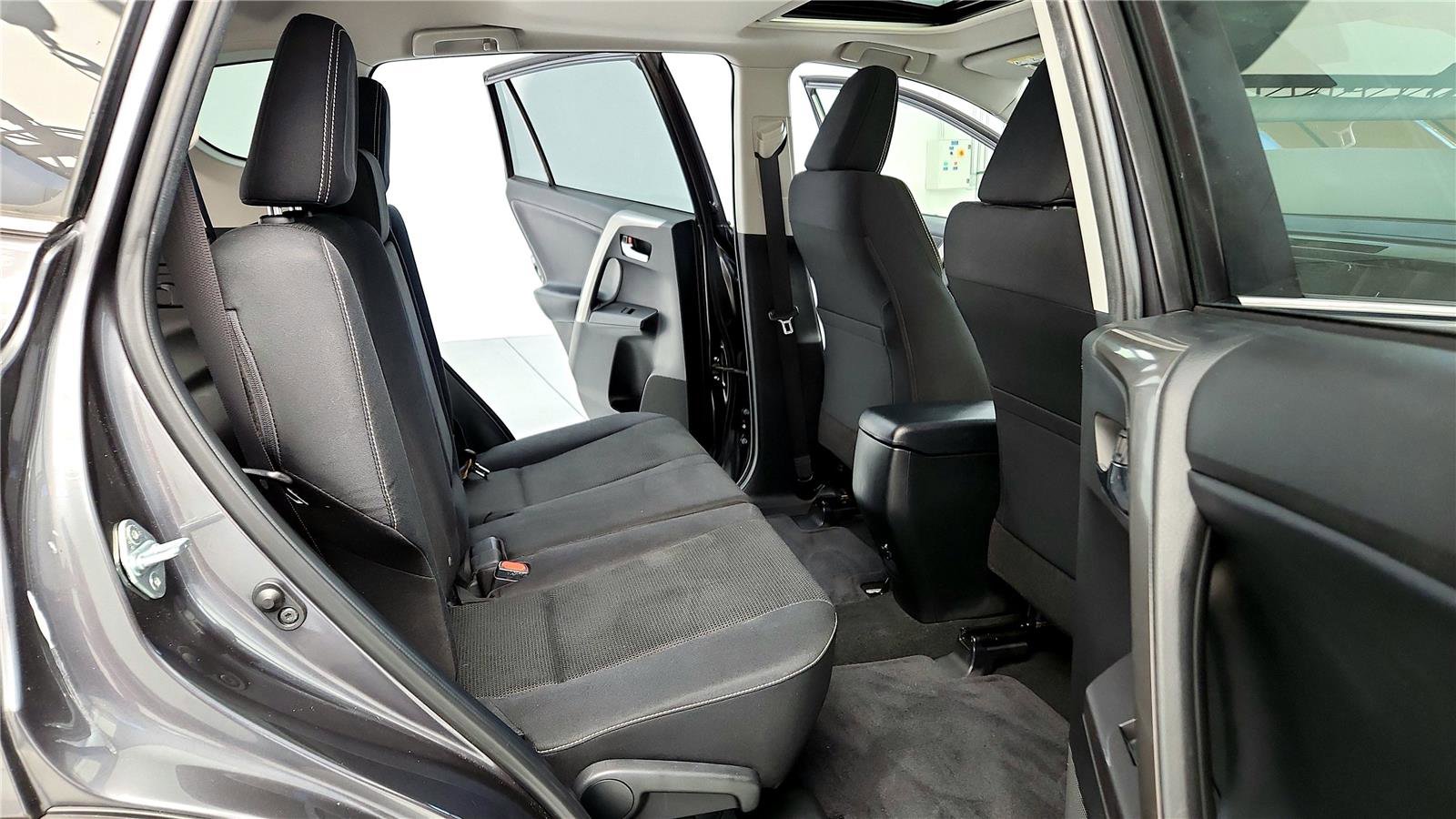 Used 2018 Toyota RAV4 XLE image 18