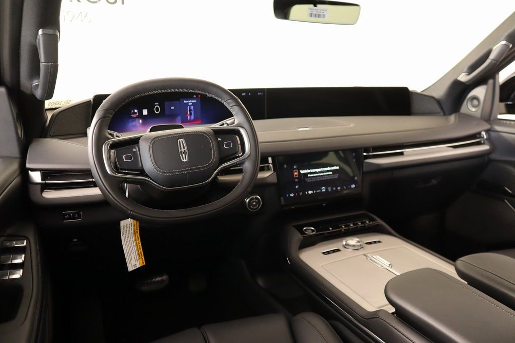 New 2025 Lincoln Navigator Reserve w/ Jet Appearance Package image 2