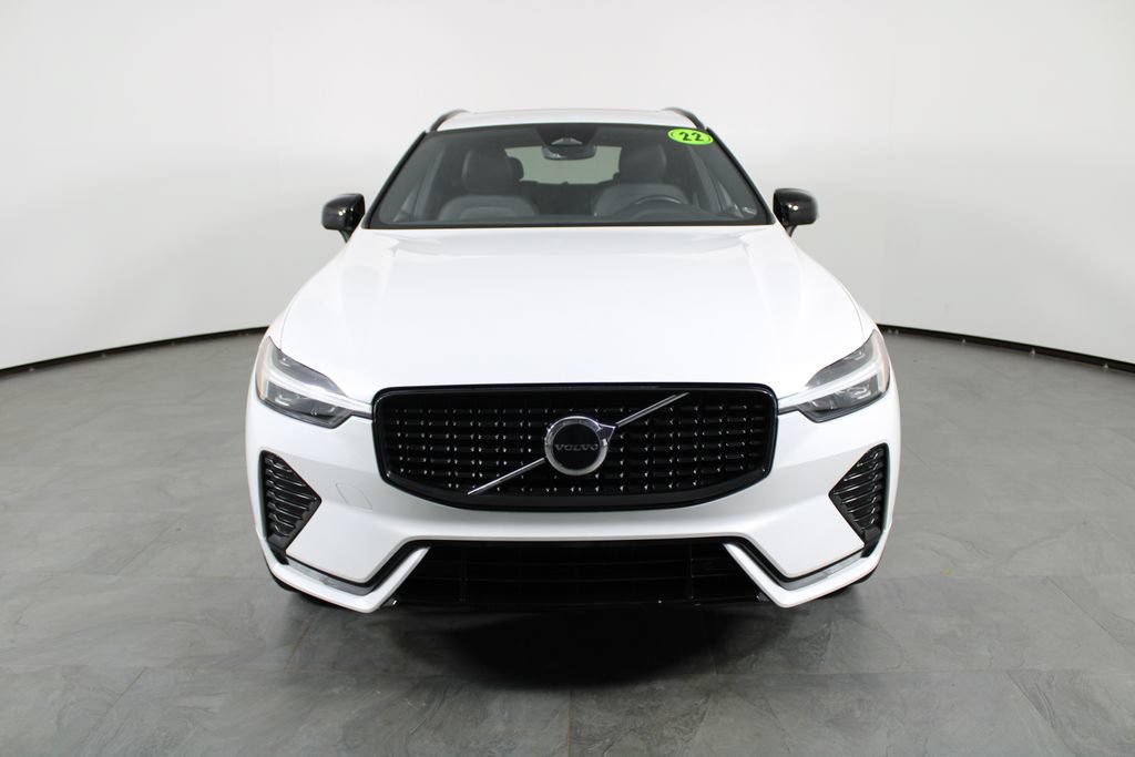 Used 2022 Volvo XC60 B5 R-Design w/ Protection Package Premier FWD image 11