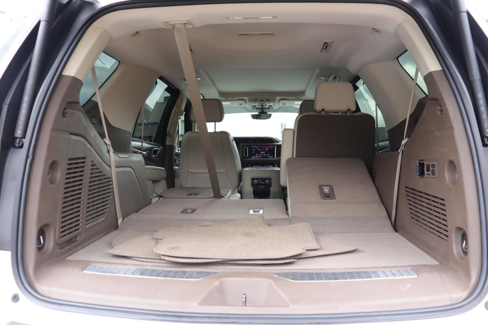 Used 2021 GMC Yukon Denali w/ Denali Premium Package image 17