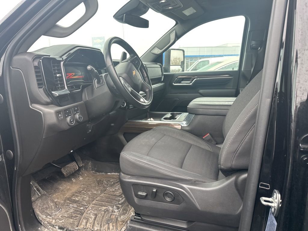Used 2024 Chevrolet Silverado 2500 LT w/ Convenience Package image 5