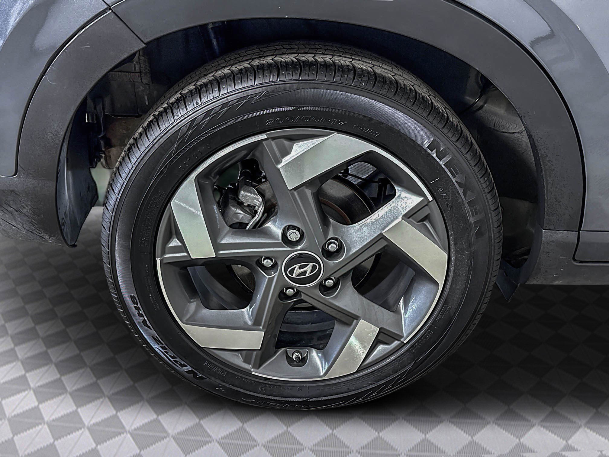 Used 2024 Hyundai Venue Limited image 35