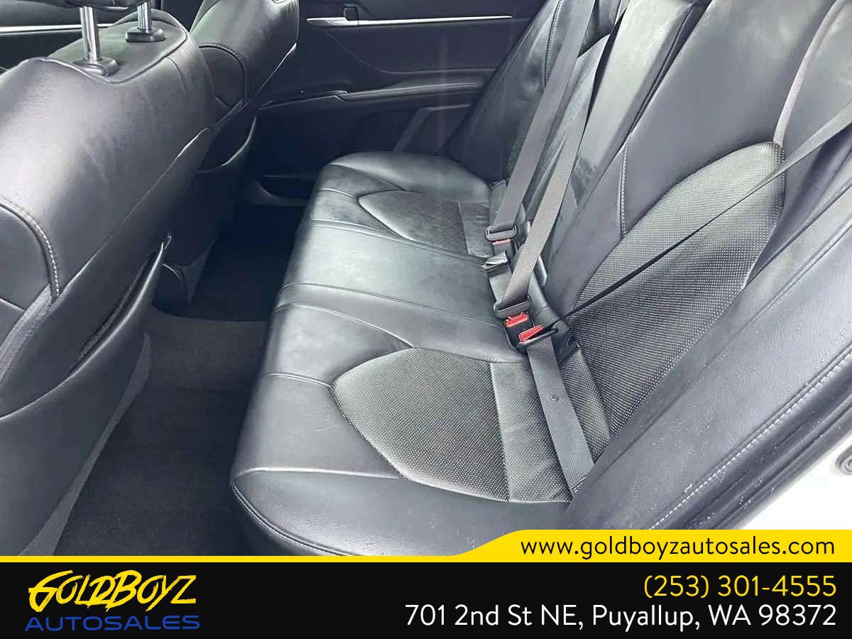 Used 2018 Toyota Camry XSE image 11