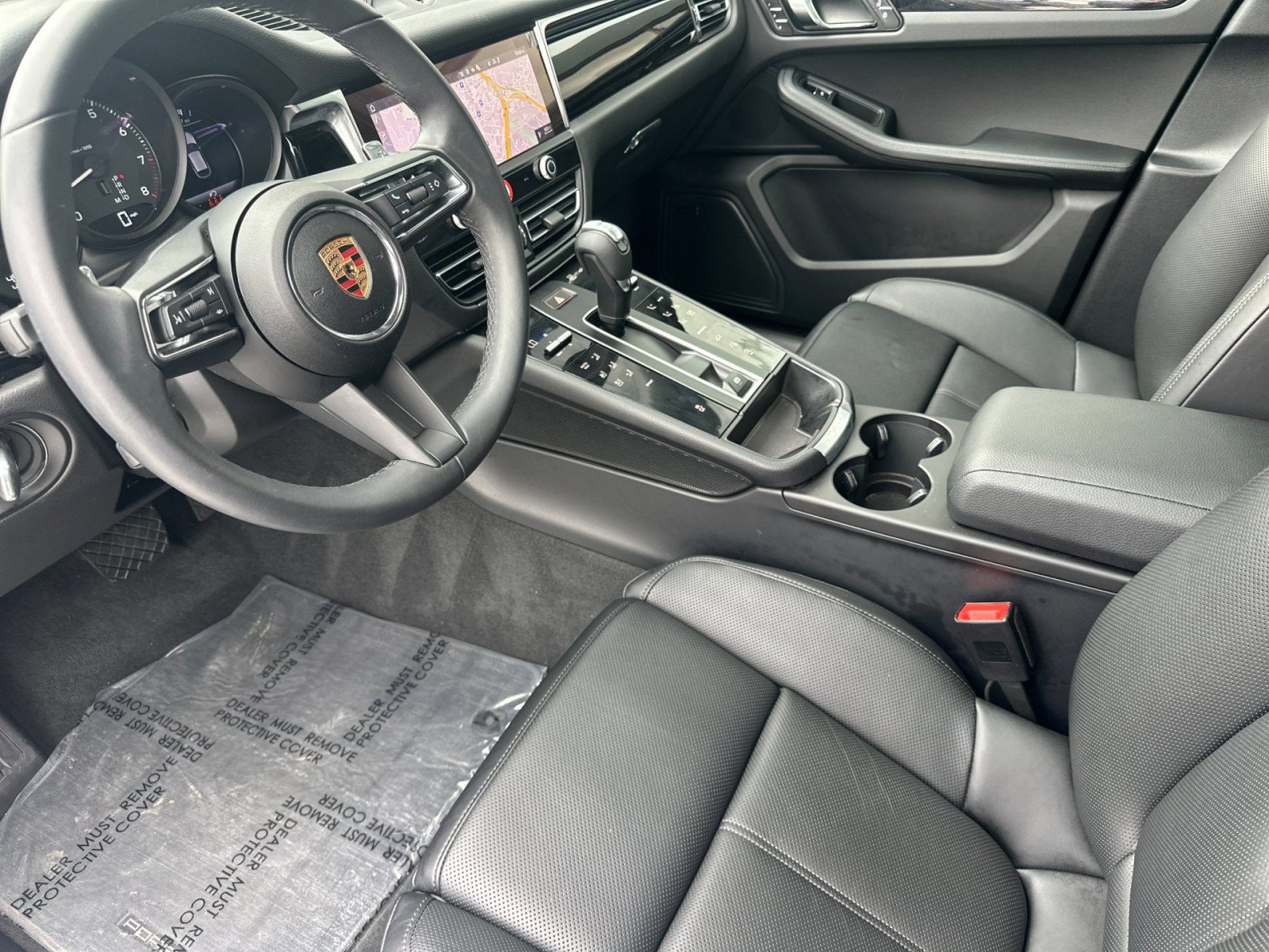 Used 2025 Porsche Macan image 4