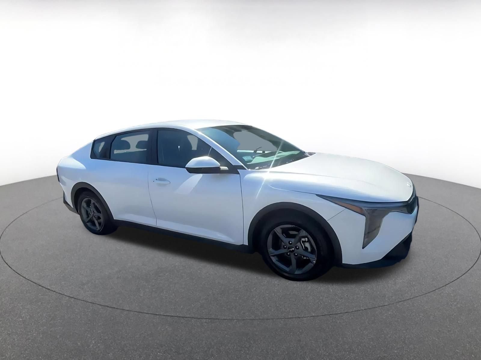 Used 2025 Kia K4 FWD image 2