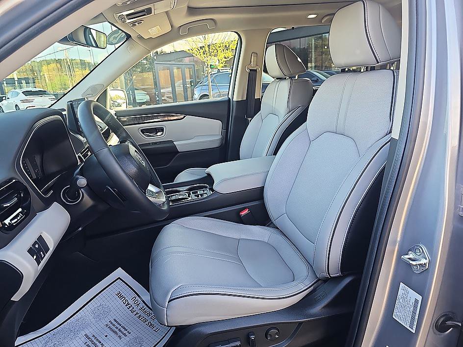 Used 2025 Honda Pilot Elite image 18