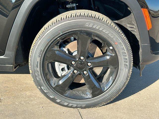 New 2025 Jeep Grand Cherokee L Altitude RWD image 10