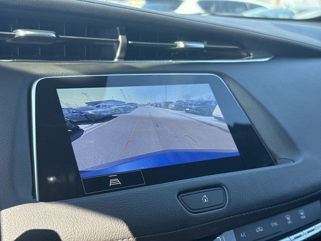Used 2023 Cadillac XT4 Luxury w/ Cold Weather Package image 17