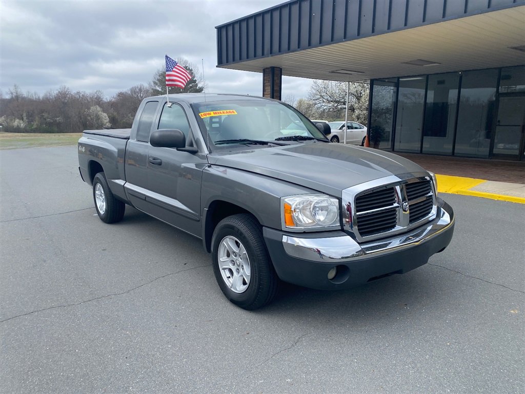 Used 2005 Dodge Dakota SLT w/ Trailer Tow Group AWD/4WD image 1