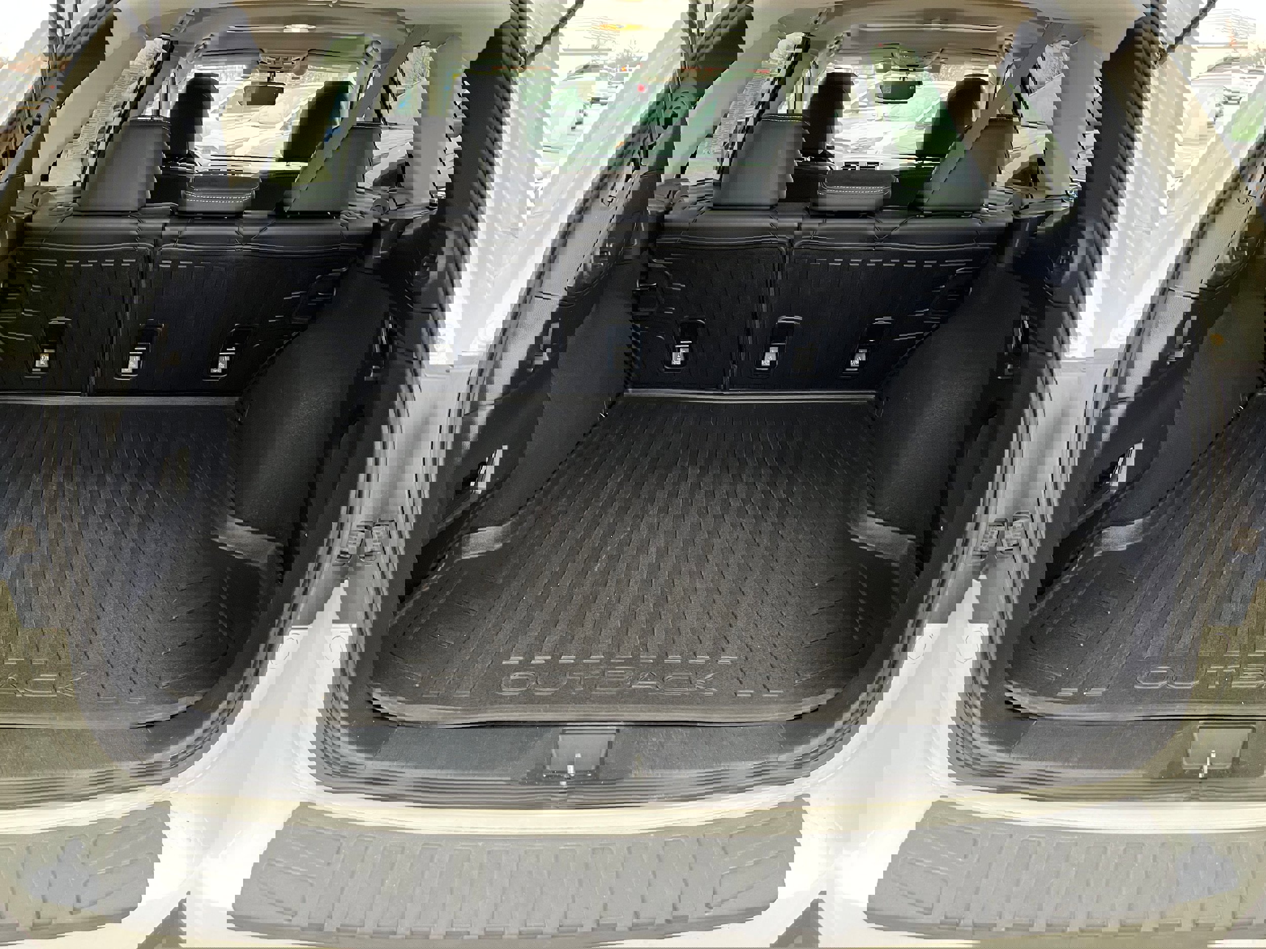 Used 2019 Subaru Outback 3.6R Limited image 11