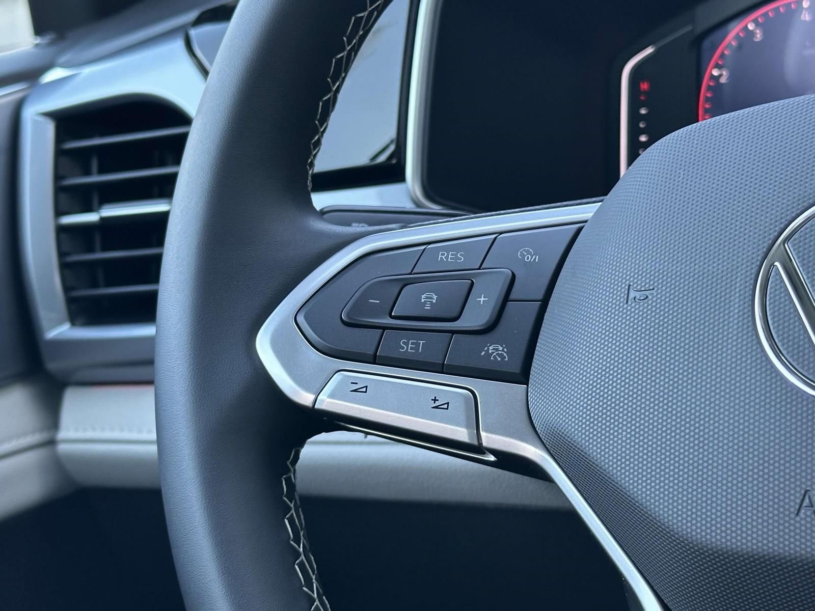 New 2025 Volkswagen Taos SEL image 15