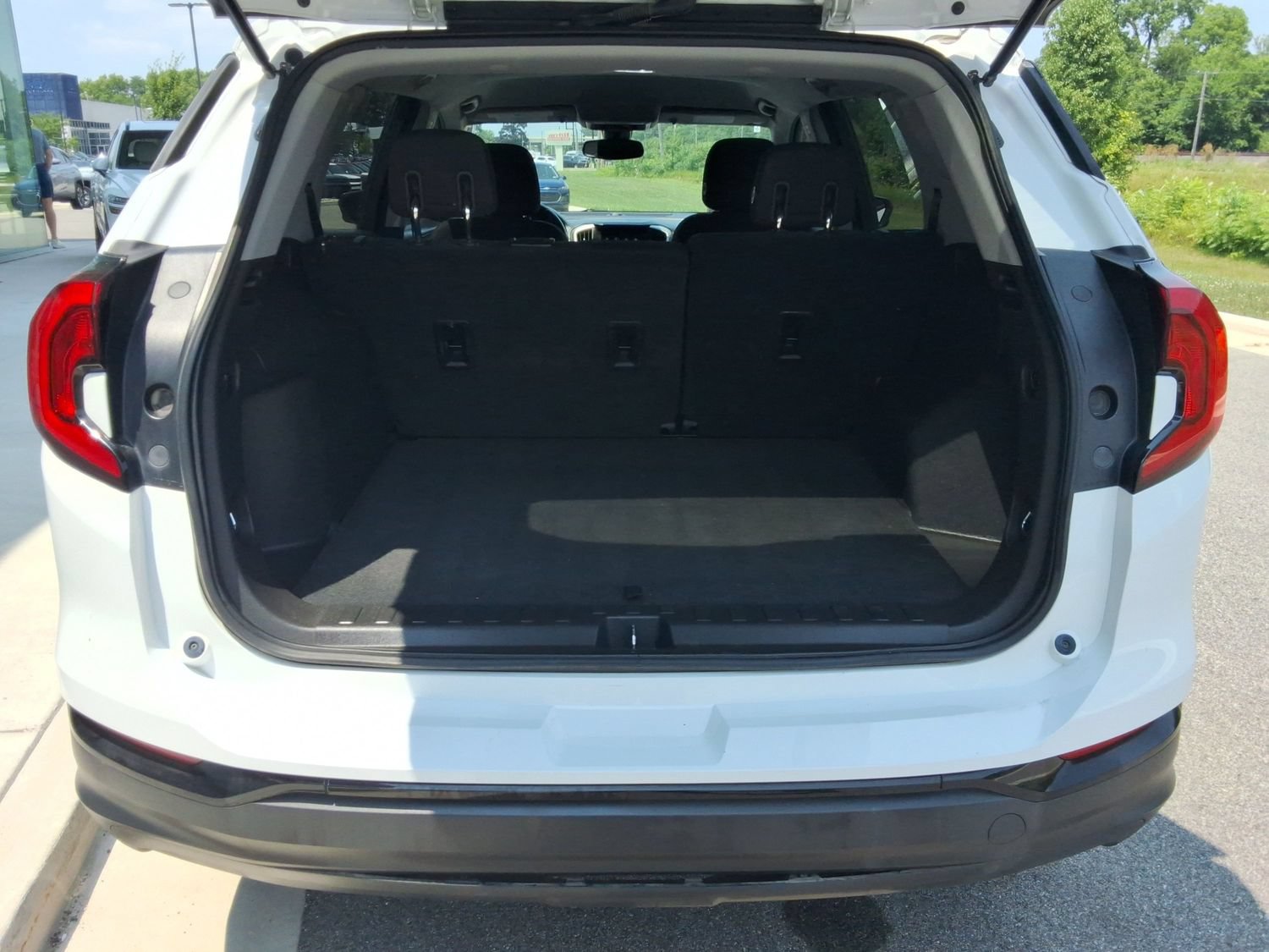 Used 2020 GMC Terrain SLE w/ Driver Convenience Package FWD image 30