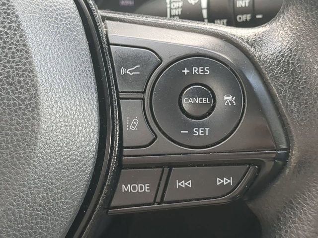 Used 2022 Toyota RAV4 XLE AWD/4WD image 23