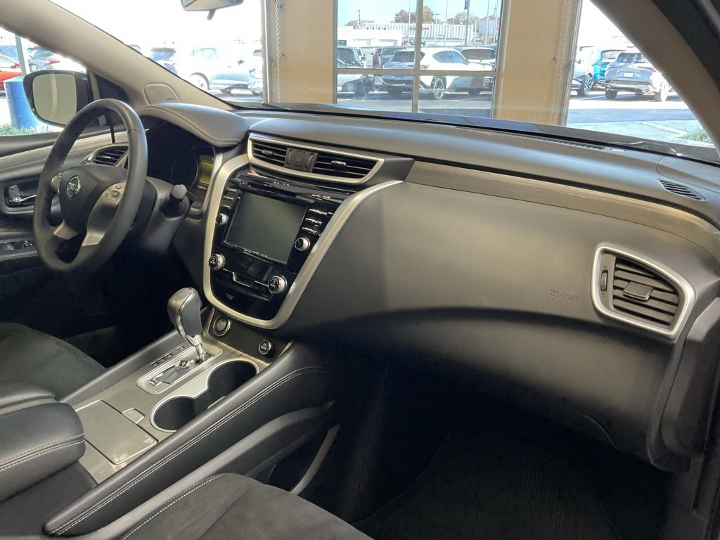 Used 2016 Nissan Murano SV w/ Premium Package image 18