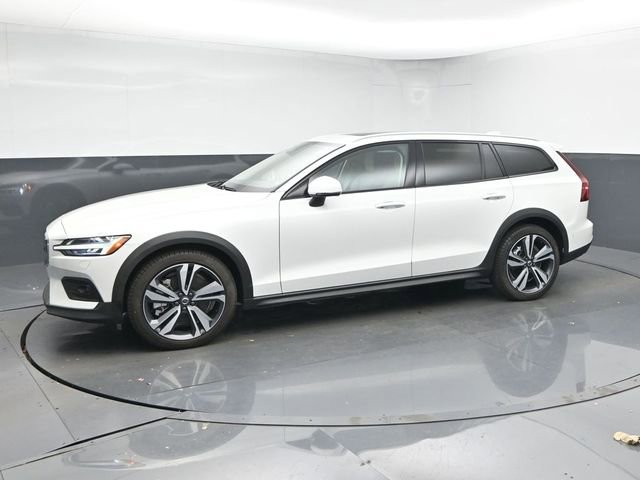 Used 2024 Volvo V60 B5 Cross Country Plus image 4