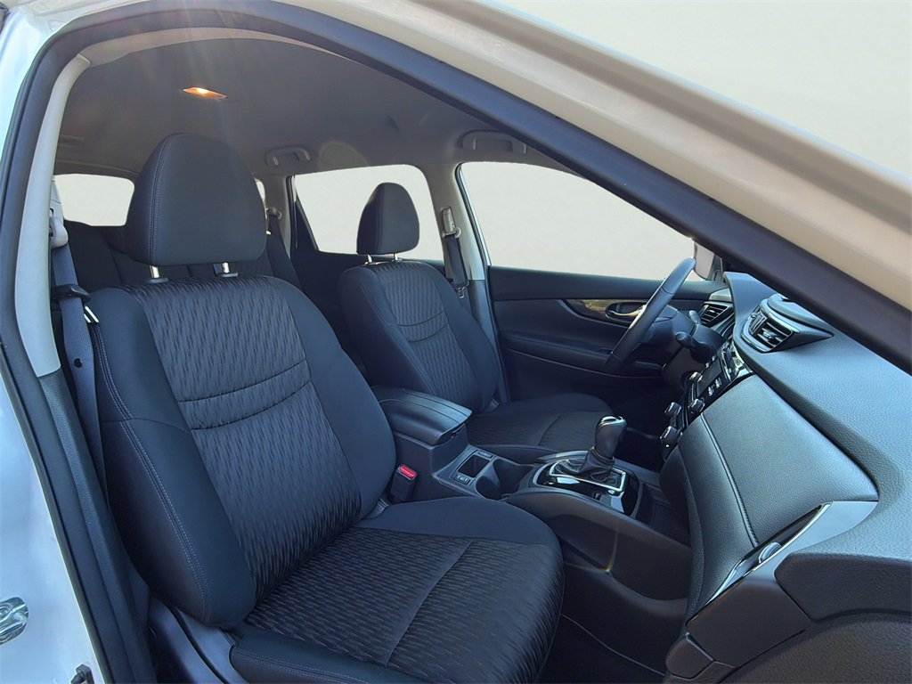 Used 2017 Nissan Rogue SV image 8