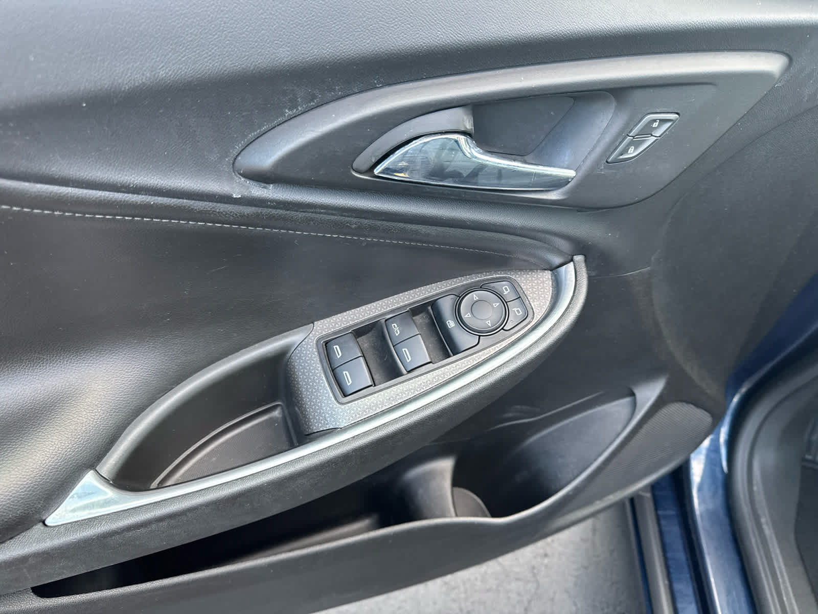 Used 2019 Chevrolet Malibu Hybrid w/ Leather Package FWD image 17