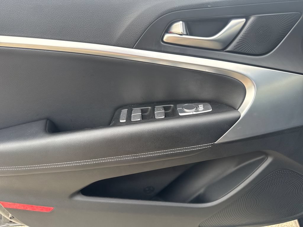 Used 2023 Genesis G70 2.0T RWD image 16