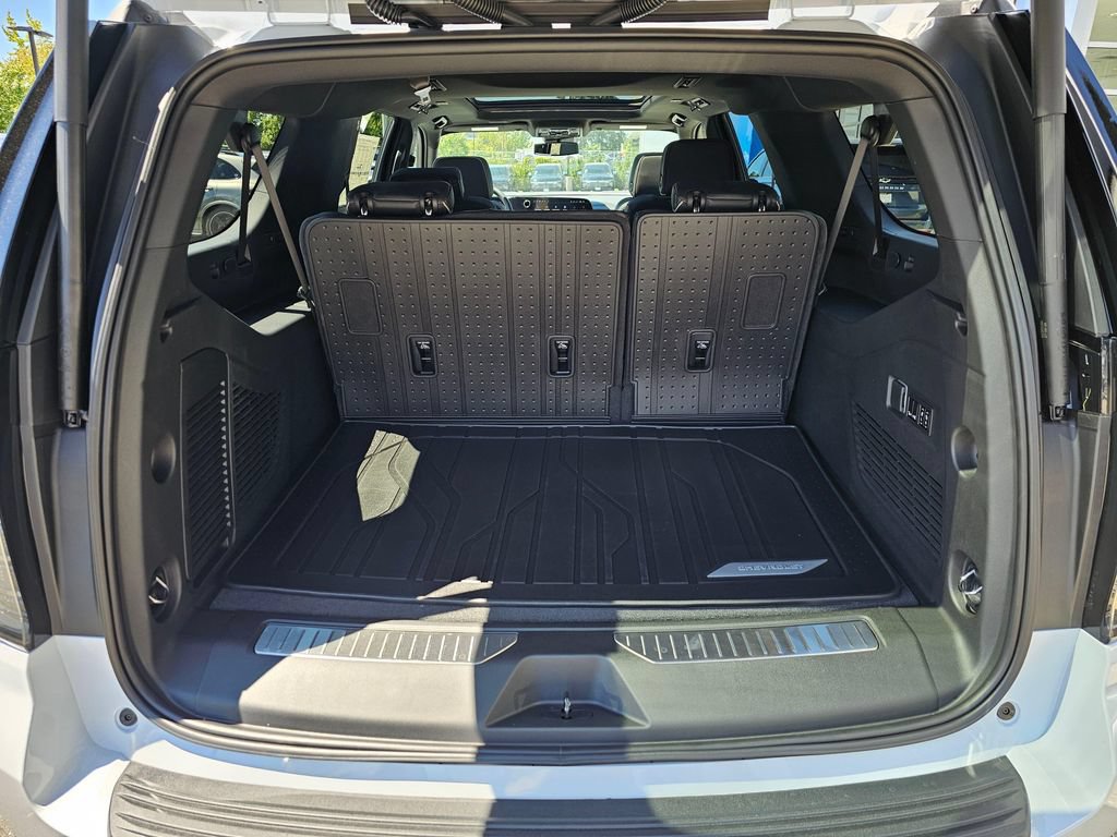 New 2026 Chevrolet Suburban Premier w/ Sun And Tow Package AWD/4WD image 14