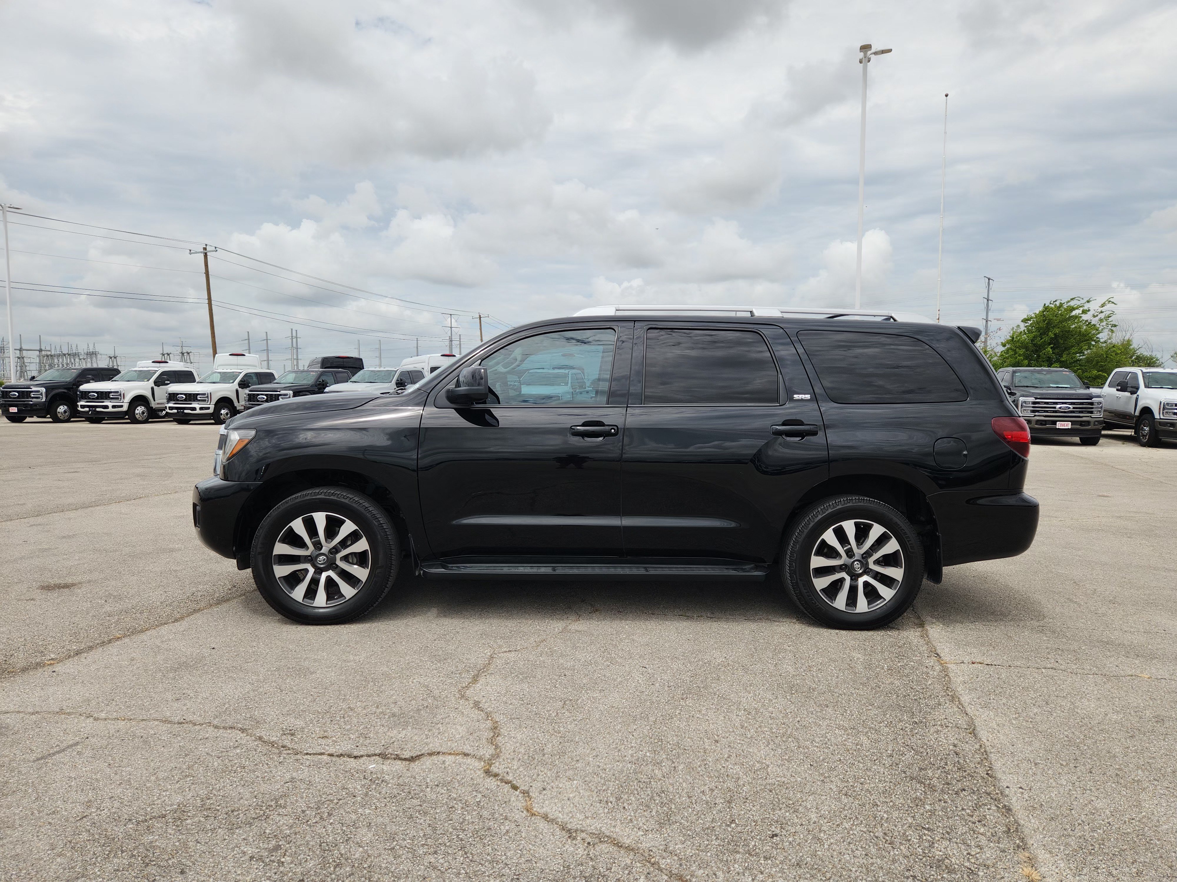 Used 2018 Toyota Sequoia SR5 RWD image 4