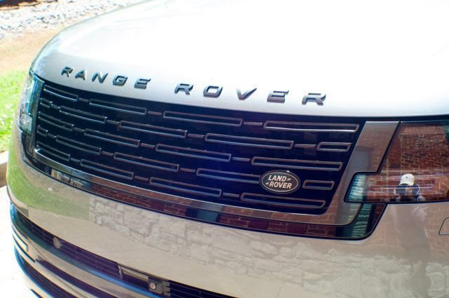 Used 2023 Land Rover Range Rover Long Wheelbase Autobiography AWD/4WD image 10