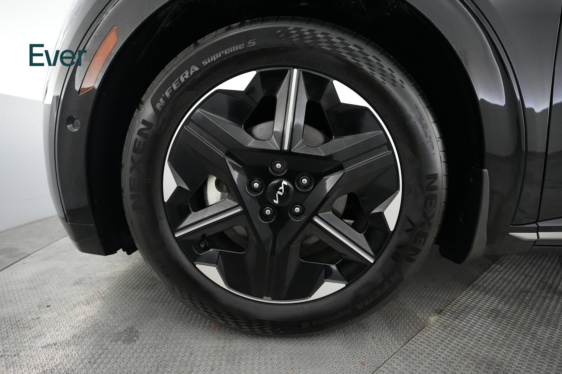 Used 2025 Kia EV6 Wind RWD image 19