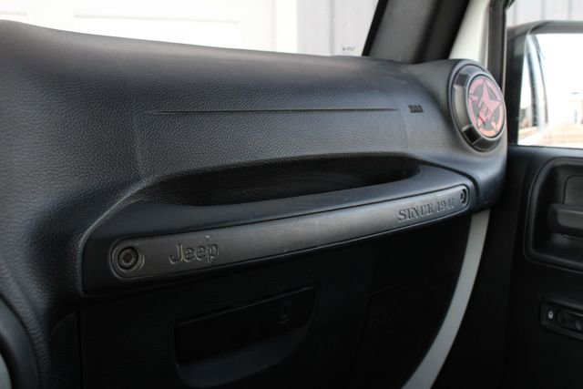 Used 2016 Jeep Wrangler Unlimited Sport image 16