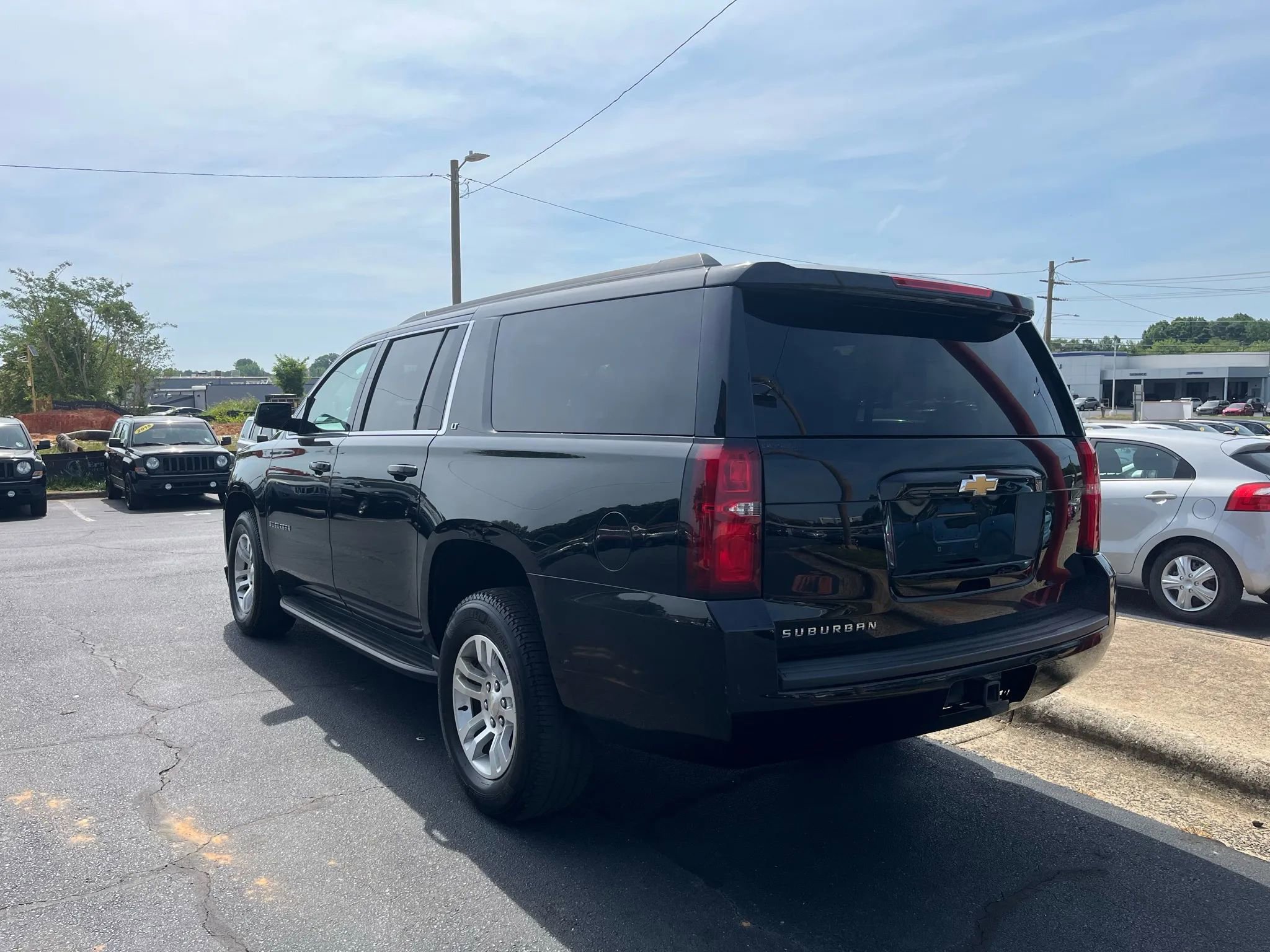 Used 2020 Chevrolet Suburban LT image 5