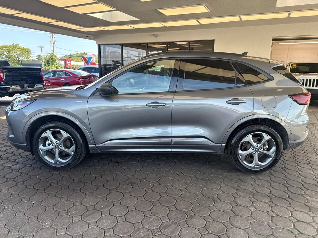 Certified 2023 Ford Escape ST-Line w/ Tech Pack #1 AWD/4WD image 9