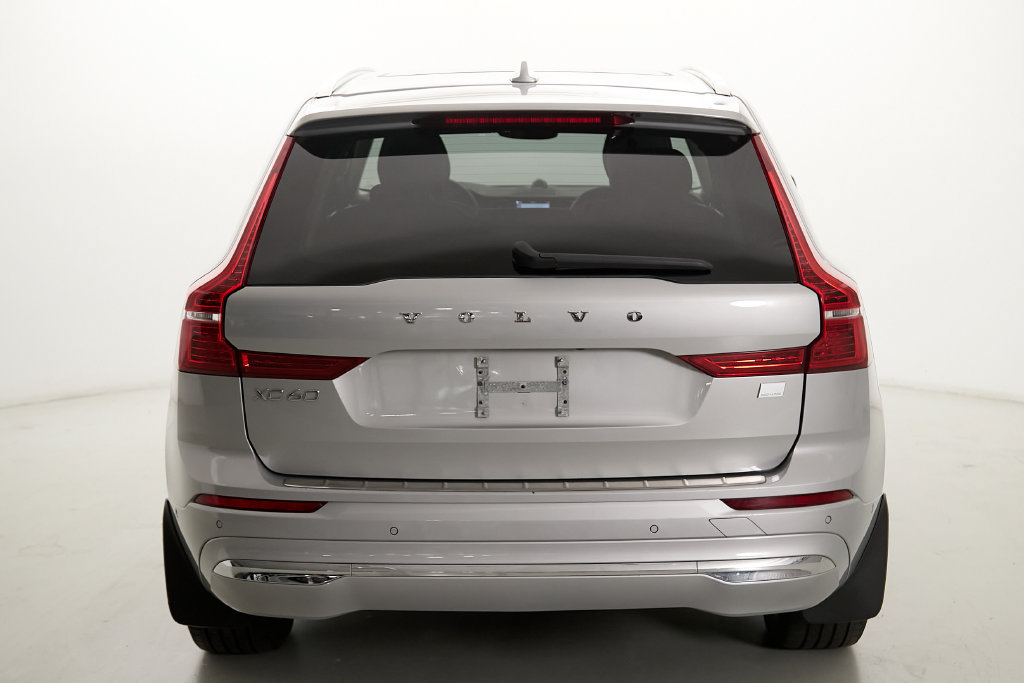 Certified 2023 Volvo XC60 T8 Ultimate w/ Climate Package AWD/4WD image 8