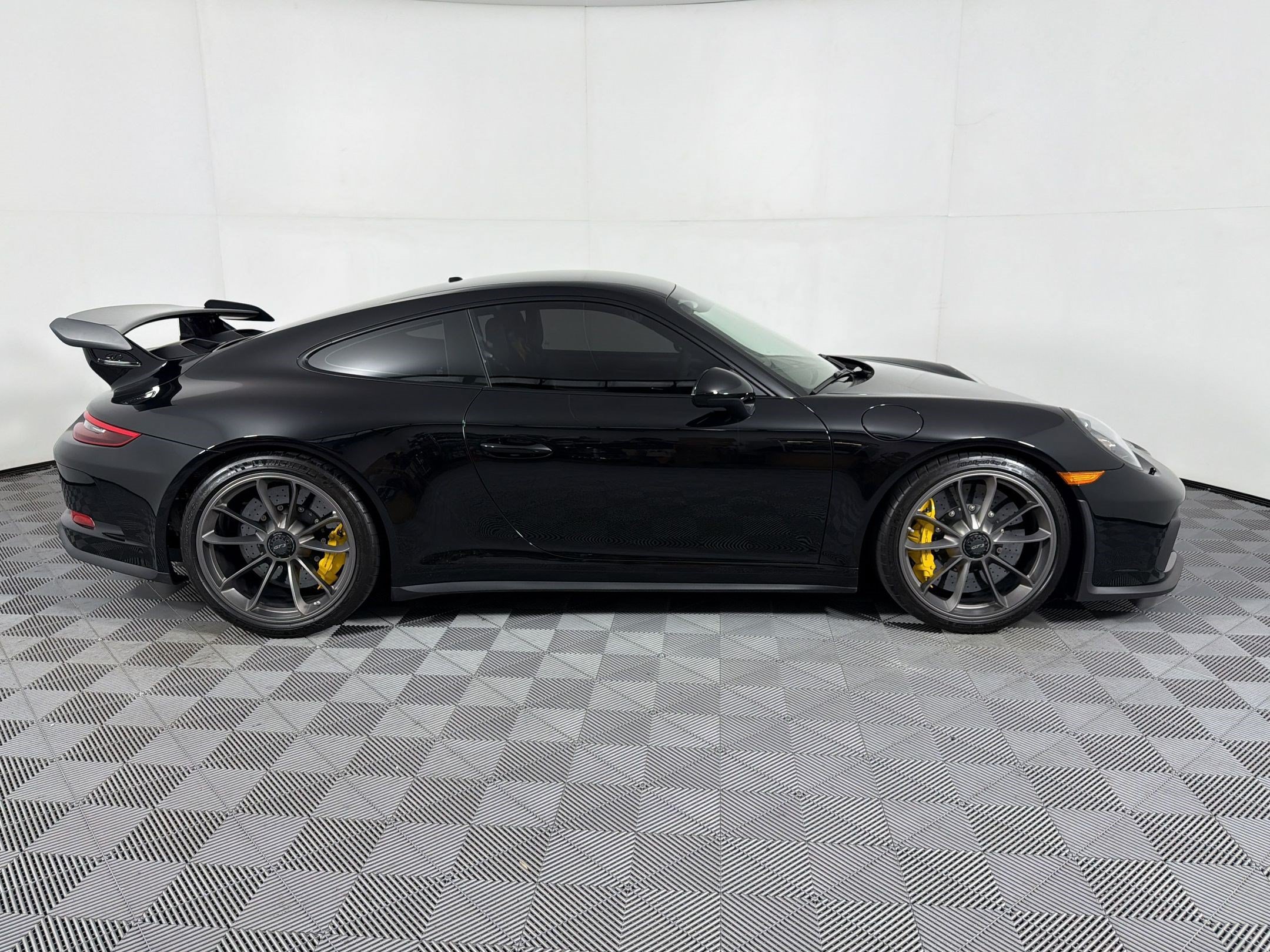 Certified 2019 Porsche 911 GT3 RWD image 8