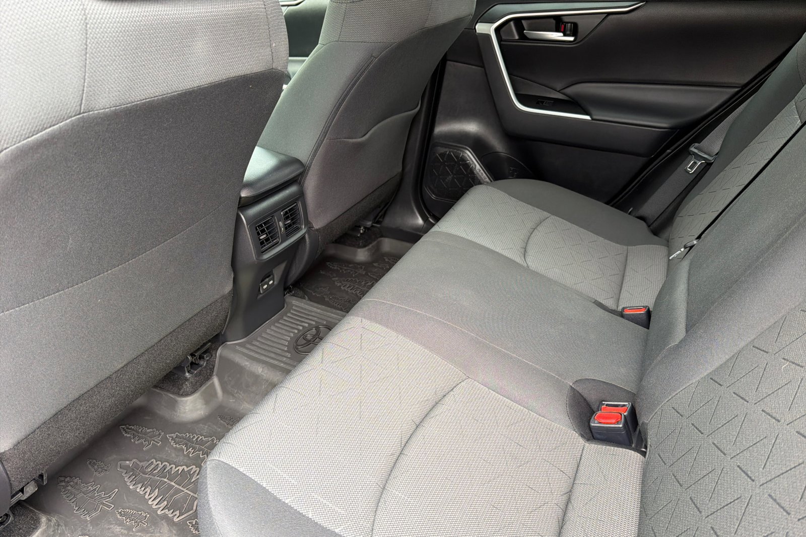 Used 2024 Toyota RAV4 AWD Hybrid image 12
