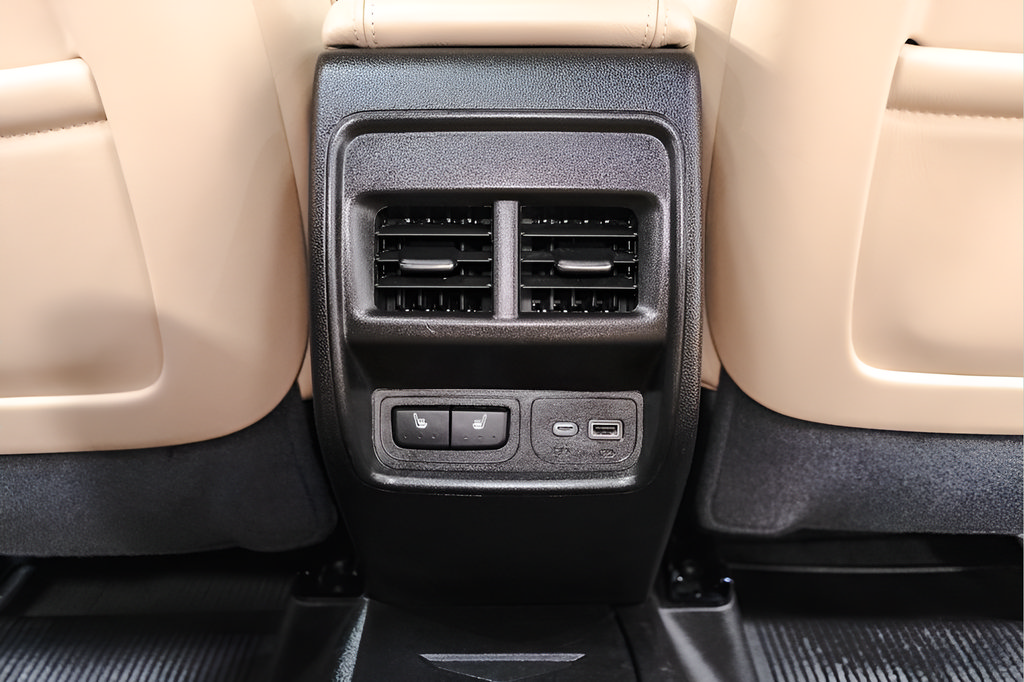 Used 2024 Cadillac XT4 Premium Luxury AWD/4WD image 31