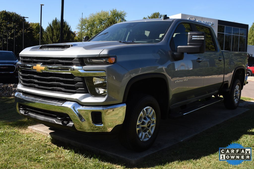Used 2024 Chevrolet Silverado 2500 LT image 2