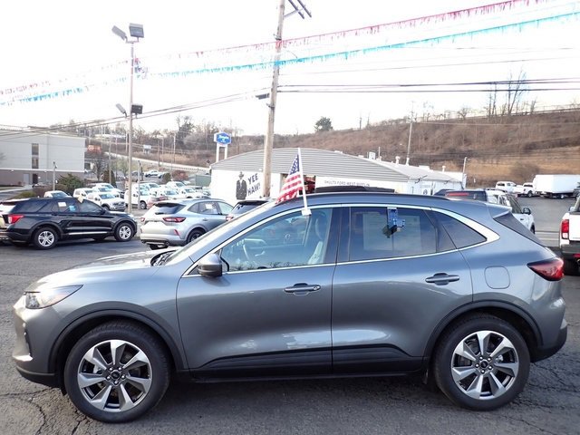 Certified 2025 Ford Escape Platinum w/ Premium Technology Package image 2