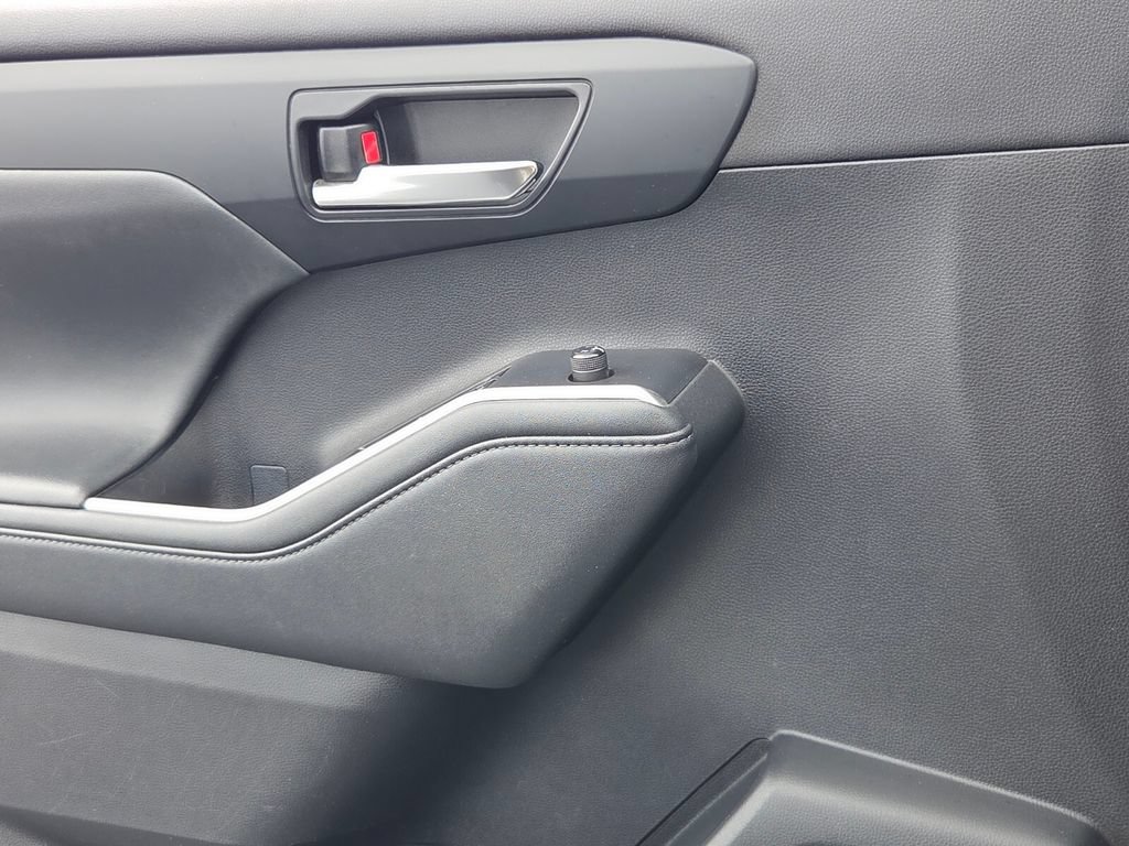 Used 2022 Toyota Highlander XLE FWD image 37