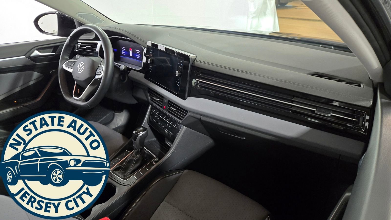 Used 2025 Volkswagen Jetta SE image 28