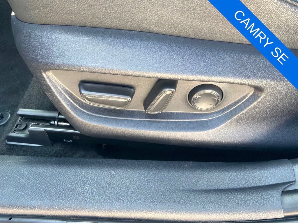 Used 2025 Toyota Camry SE FWD image 12