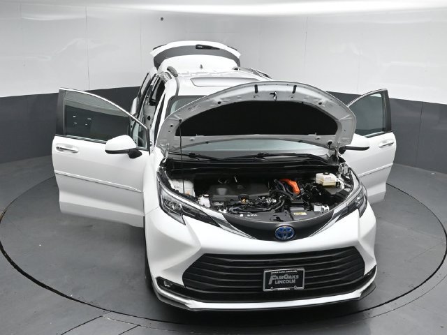 Used 2025 Toyota Sienna XLE w/ XLE Plus Package AWD/4WD image 53