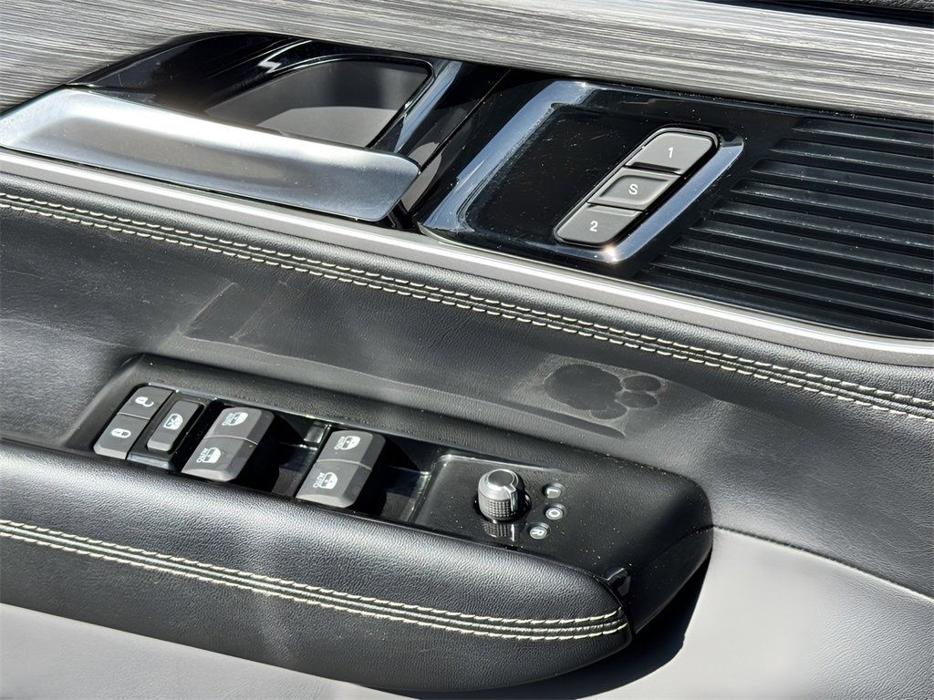 Used 2024 Jeep Wagoneer L Series III w/ Flexible Seating Group image 13