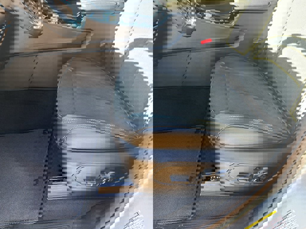 New 2025 Jeep Grand Cherokee Altitude image 12