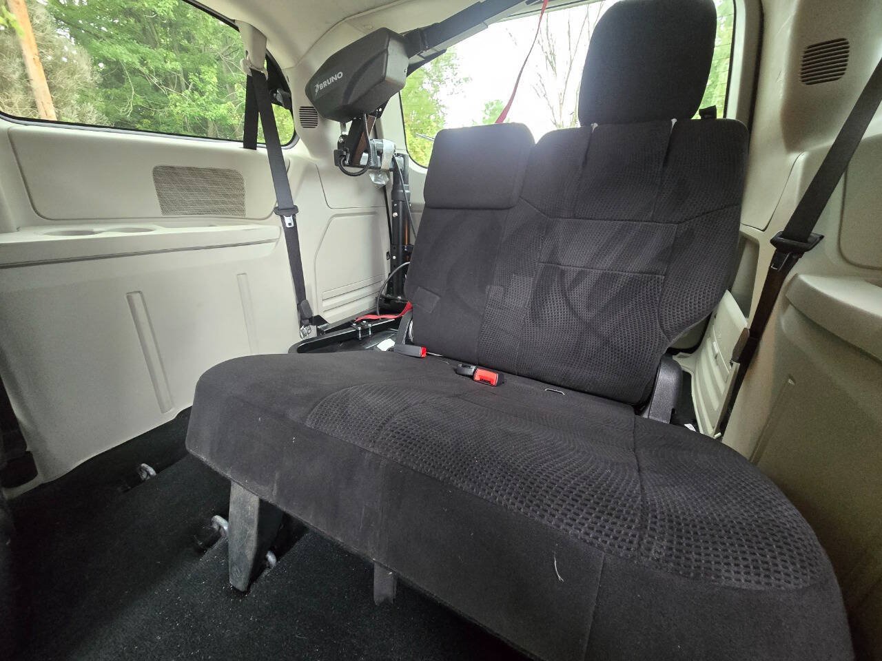 Used 2013 Dodge Grand Caravan SE FWD image 31