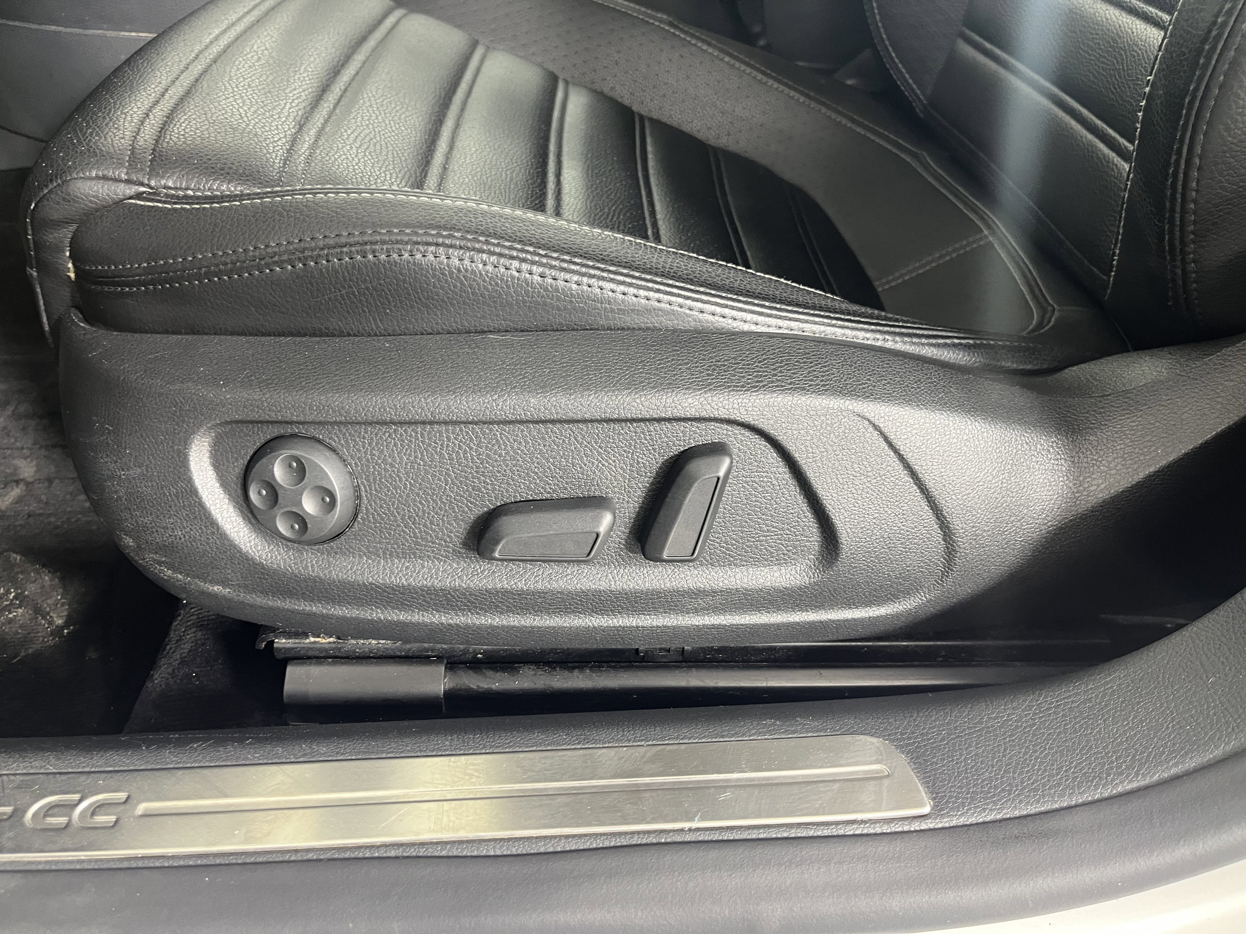 Used 2013 Volkswagen CC Sport image 20